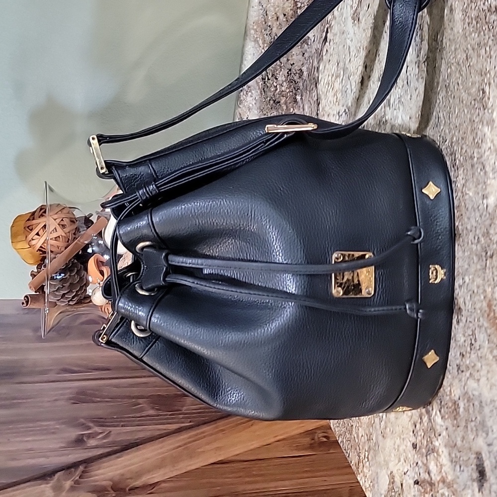 MCM EUC Vintage Drawstring Black Gold Hardware Leather Bucket Bag Crossbody